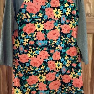 LuLaRoe Randy shirt with raglan sleeves, beautiful floral!